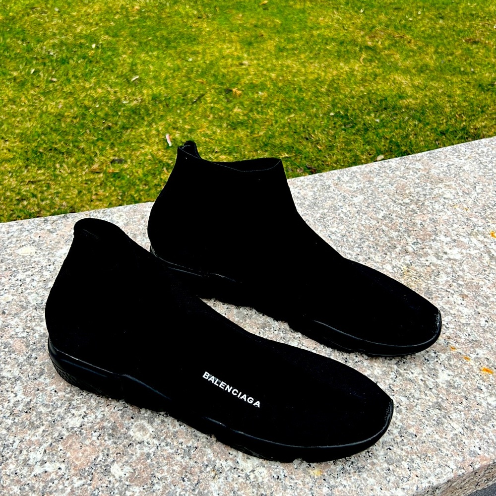Pull on sneakers